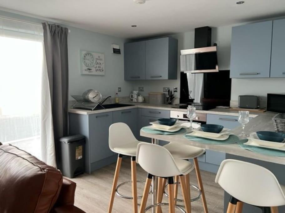 Orchard Lodge -Coastal Retreat, New Build, Village Views, Private Garden And Terrace Saint Brides Major Bagian luar foto