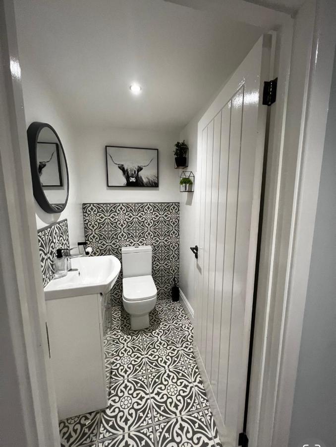 Orchard Lodge -Coastal Retreat, New Build, Village Views, Private Garden And Terrace Saint Brides Major Bagian luar foto