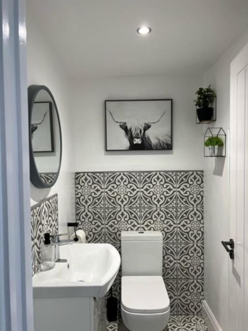 Orchard Lodge -Coastal Retreat, New Build, Village Views, Private Garden And Terrace Saint Brides Major Bagian luar foto