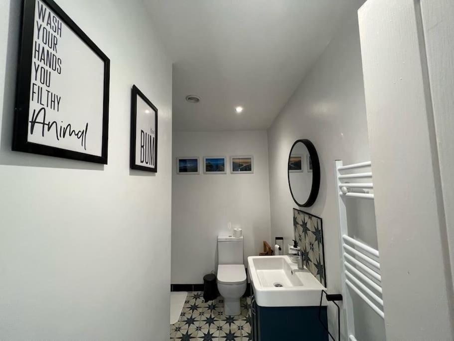 Orchard Lodge -Coastal Retreat, New Build, Village Views, Private Garden And Terrace Saint Brides Major Bagian luar foto