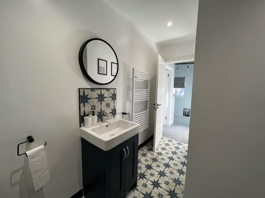 Orchard Lodge -Coastal Retreat, New Build, Village Views, Private Garden And Terrace Saint Brides Major Bagian luar foto