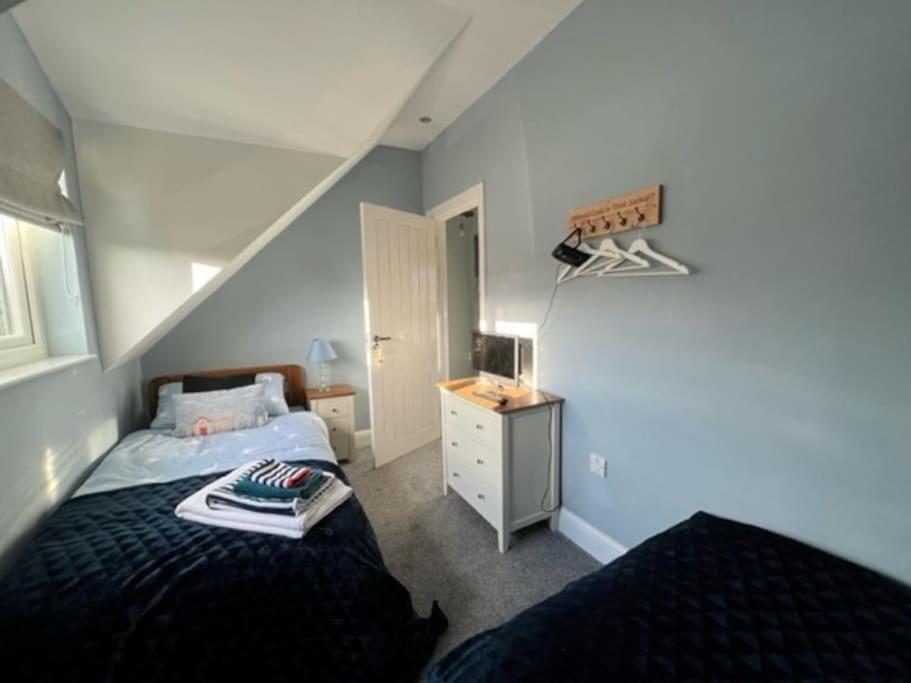 Orchard Lodge -Coastal Retreat, New Build, Village Views, Private Garden And Terrace Saint Brides Major Bagian luar foto